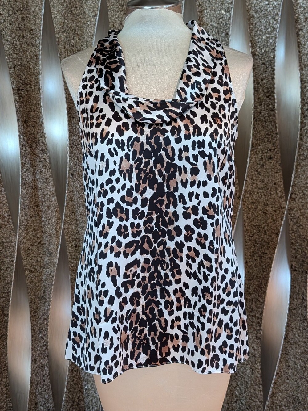 WHITE HOUSE BLACK MARKET silk sleeveless blouse M